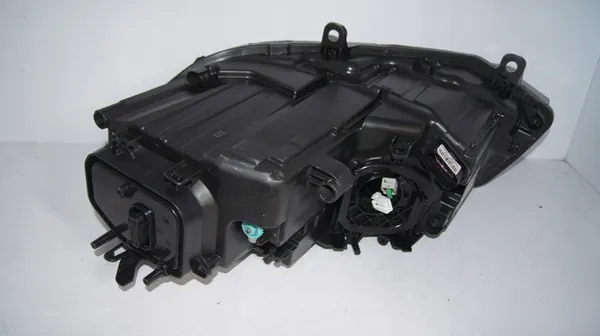 Farol direito completo VW Touareg II 7P1941752 image 5