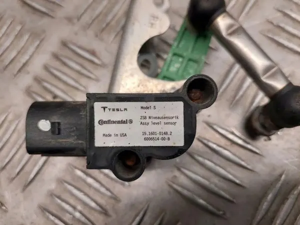 Tesla OEM 600651400B Vorderer linker Niveausensor image 3