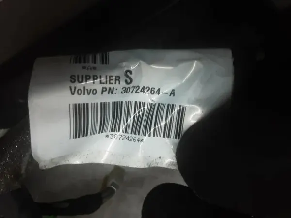 Apoio de Braço Volvo V50 OEM 8687408 - Usado image 3