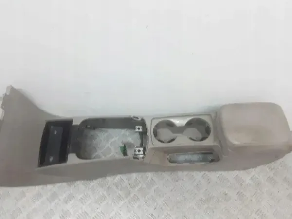 Apoio de Braço Volvo V50 OEM 8687408 - Usado image 4