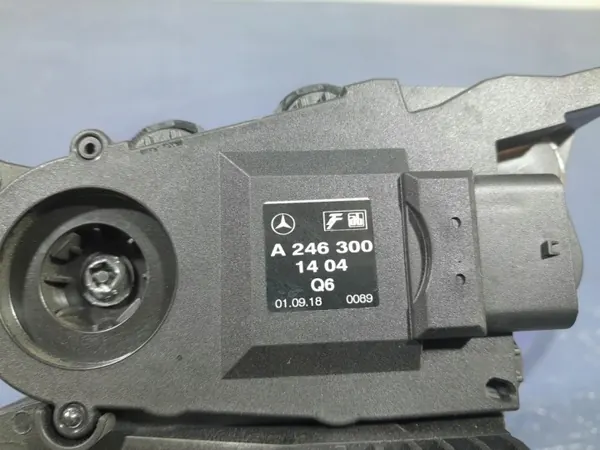 Mercedes GLA W156 Gaspedaal Potentiometer OEM A2463001404 image 4