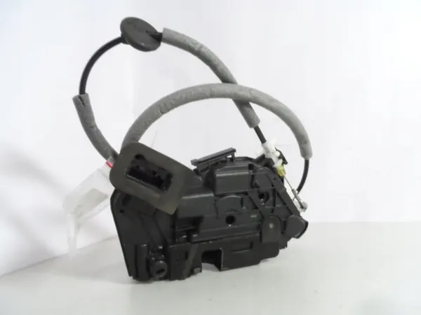 Vänster Bakdörrslås VW Passat B7 USA 5K4839015S image 4