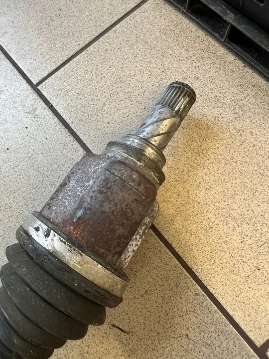 Vänster drivaxel Renault Megane III 1.2 Bensin 391013387R image 4