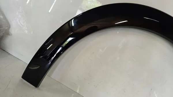 Rivestimento parafango posteriore sinistro PEUGEOT e208 208 II Elettrico GT image 2