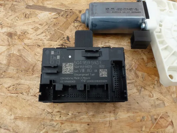 Vasemman etuikkunan moottorimoduuli VW Golf VII 2018 image 3