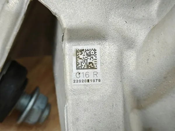 OEM 6854120 Oikea Taka Pyörännavetta BMW 840i G17 image 7