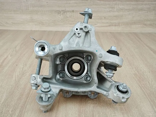 OEM 6854120 Oikea Taka Pyörännavetta BMW 840i G17 image 8