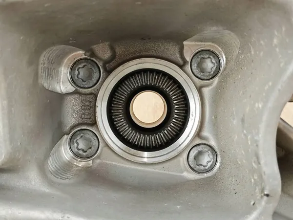 OEM 6854120 Oikea Taka Pyörännavetta BMW 840i G17 image 9