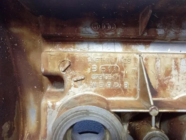 Klepdeksel links Audi A6 C5 2.8 V6 OEM 078103471L image 7