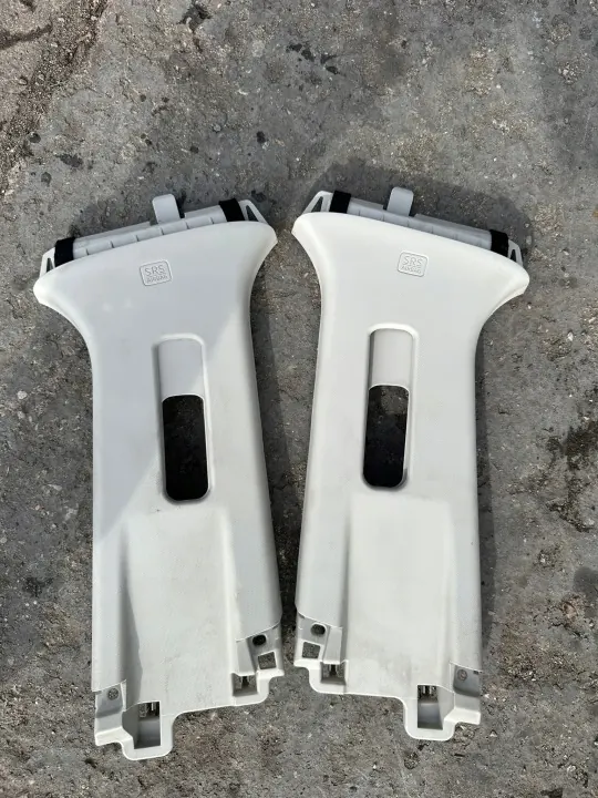 Cache de pilier droit Mazda CX-3 OEM D09W57969 image 2