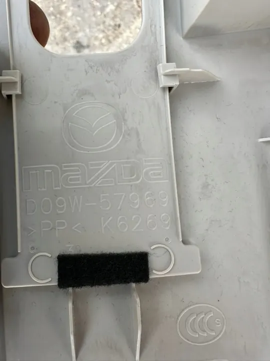 Cache de pilier droit Mazda CX-3 OEM D09W57969 image 4