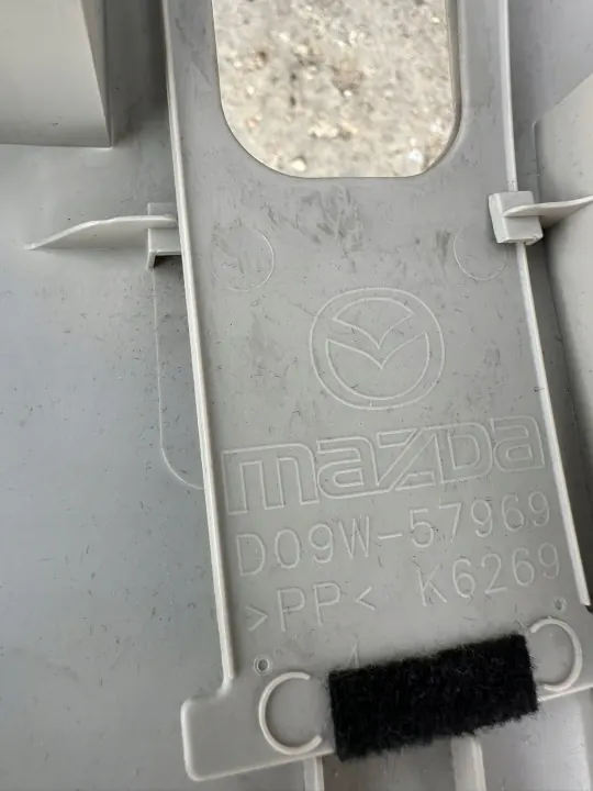 Cache de pilier droit Mazda CX-3 OEM D09W57969 image 5