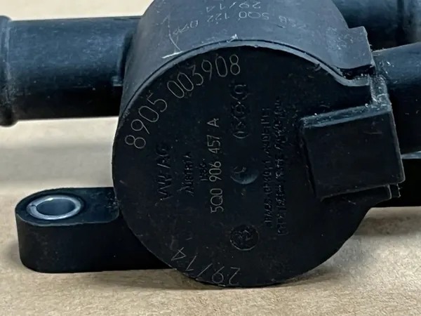 AUDI VW Vattenpump Kontrollventil 5Q0906457A image 2