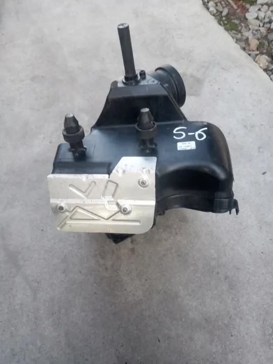 Audi A4 B8 Luchtfilterhuis OEM 8R0133835F image 2