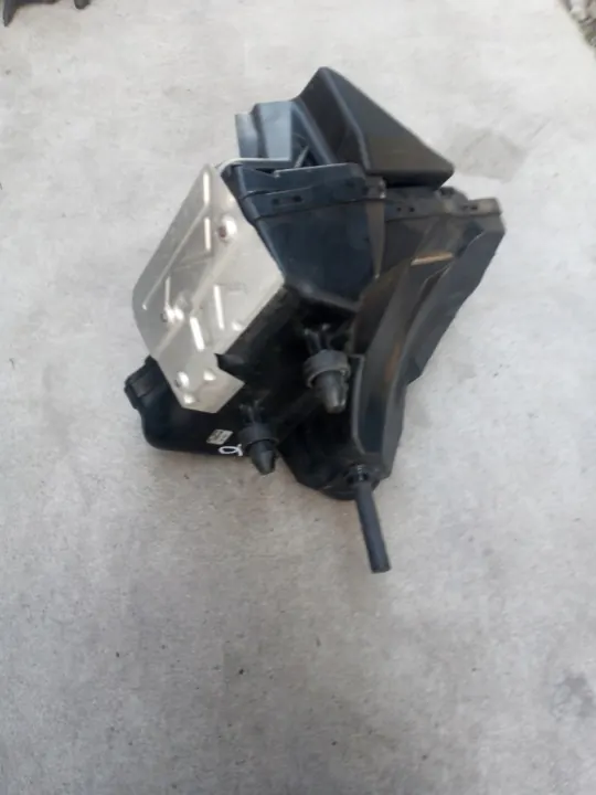 Audi A4 B8 Luchtfilterhuis OEM 8R0133835F image 6