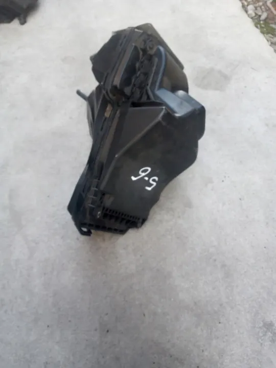 Audi A4 B8 Luchtfilterhuis OEM 8R0133835F image 7