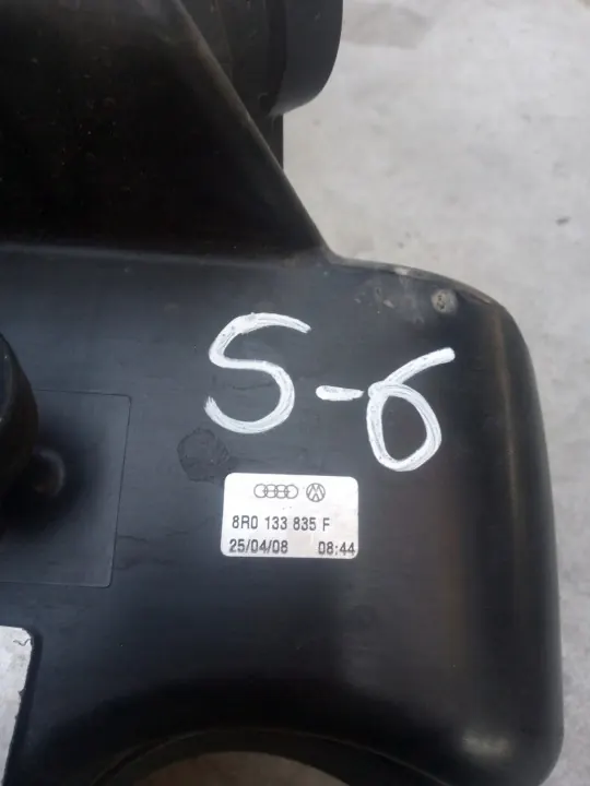 Audi A4 B8 Luchtfilterhuis OEM 8R0133835F image 9