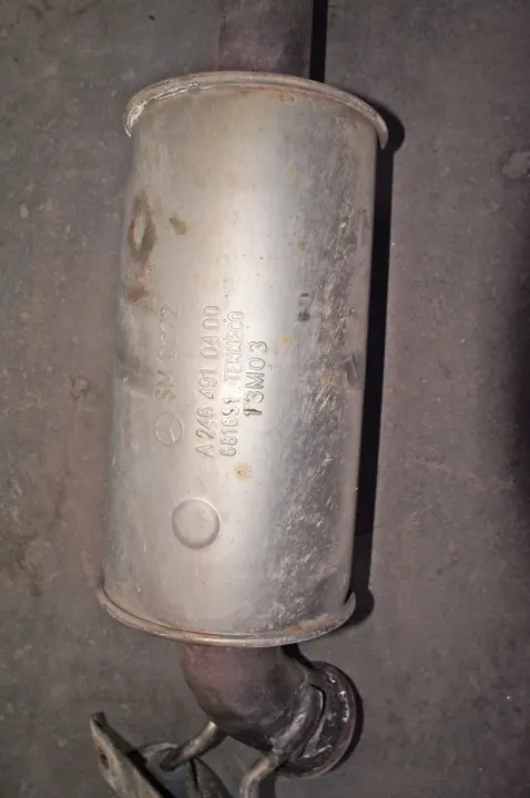 Mercedes CLA C117 W117 1.6i Keskusvaimennin OEM UT306 image 3