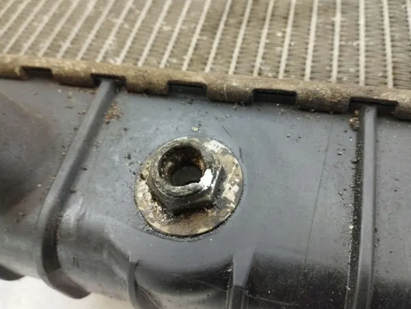 Saab 9-7X 2006 Wasserkühler OEM AMD103693 image 3