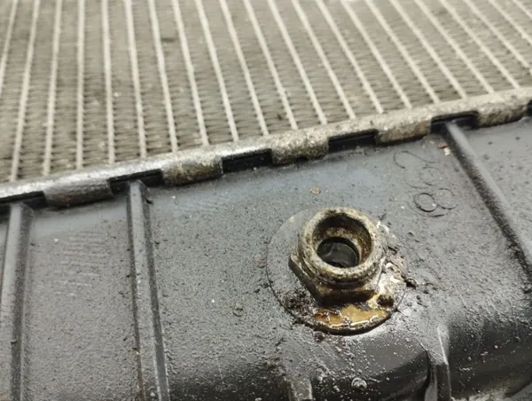 Saab 9-7X 2006 Wasserkühler OEM AMD103693 image 4
