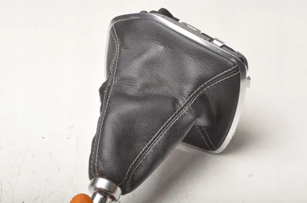 Pomo de cambio Ford Fiesta MK8 OEM 298657 - Usado image 6