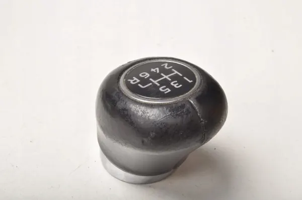 Pomo de cambio Ford Fiesta MK8 OEM 298657 - Usado image 7