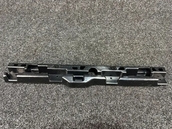 Sujeción de umbral BMW 5 G30 OEM 7387344 - Usado image 4
