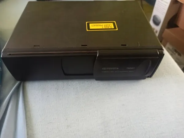 Käytetty 3K CD-vaihtaja OEM 55664433 Corolla E12:lle image 2