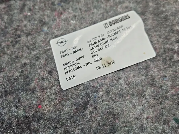 OEM 39139979 Tavaratilan Verhoilu Oikea Opel Insignia B image 7