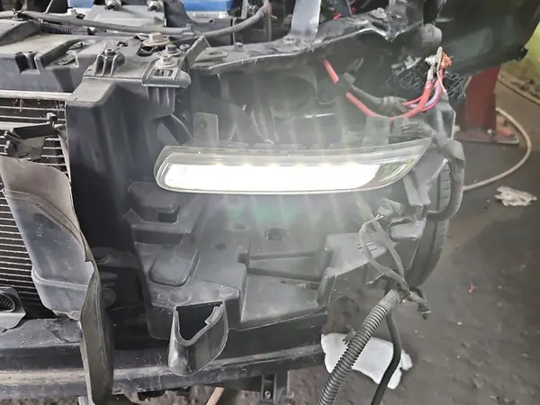 Farol de dia esquerdo Renault Fluence 12-16 image 2