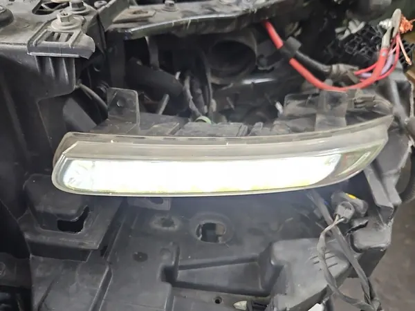 Farol de dia esquerdo Renault Fluence 12-16 image 3