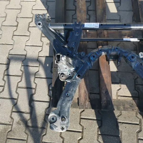 Tesla Model Y voorophangbalk OEM 1044532-00-B image 3