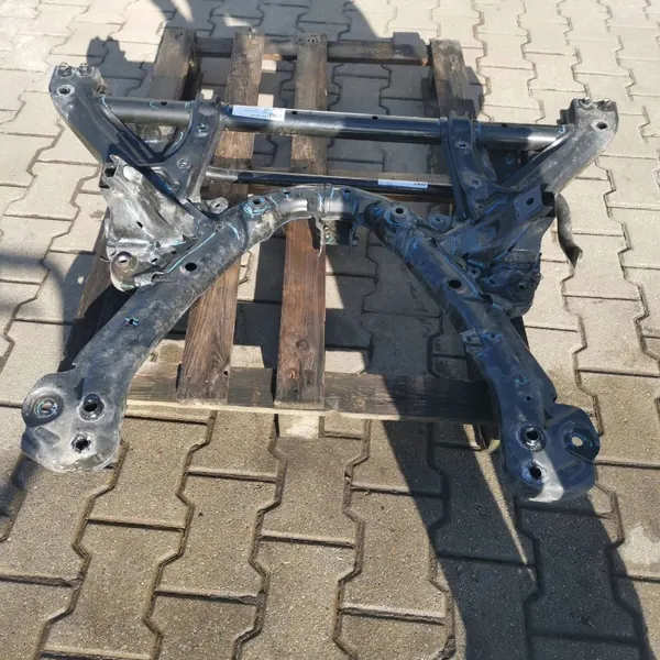 Tesla Model Y voorophangbalk OEM 1044532-00-B image 4