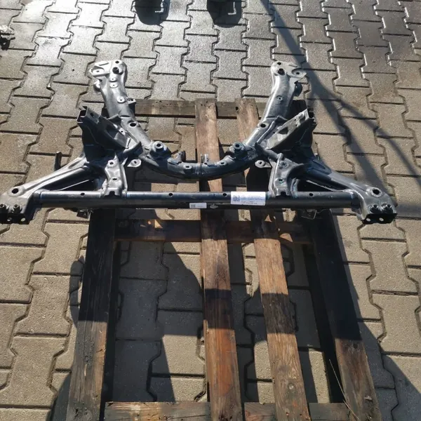 Tesla Model Y voorophangbalk OEM 1044532-00-B image 5