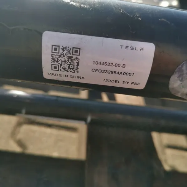 Tesla Model Y voorophangbalk OEM 1044532-00-B image 7
