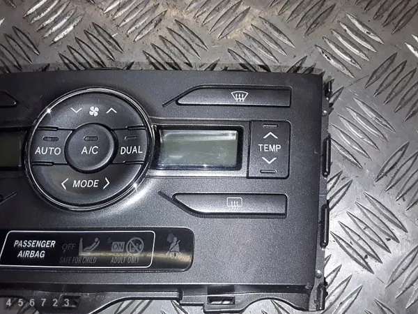 Module climatisation Toyota Auris OEM 5590012a30b image 3