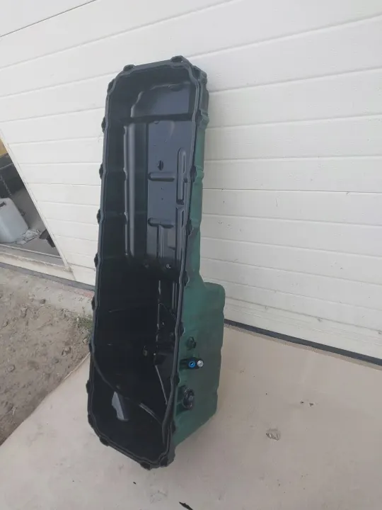 Volvo FH4 Oliepan OEM 23702252 / 23658627 Gebruikt image 4