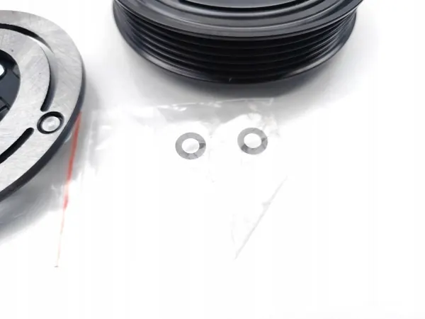 Conector de manguera A/C Fiat 500L OEM 50509534 image 4