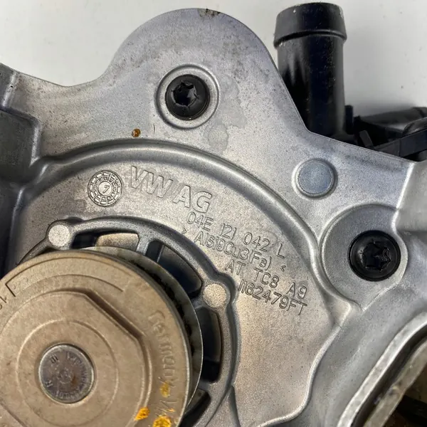 Vattenpump med termostat VW Passat Audi A1 A3 Q2 Seat 1.4 TSI image 4