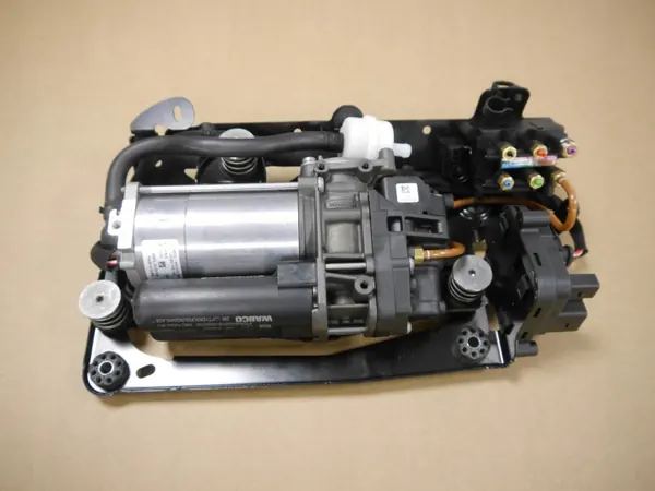 Audi A8 D5 Jousituskompressori OEM 4N0616005D image 2