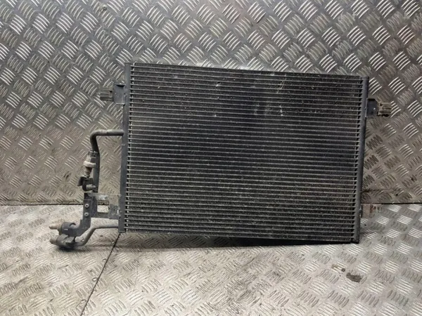 Condenseur AC d'occasion OEM 3B0260401 pour VW Passat B7 Alltrack image 2