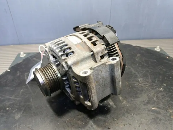 AUDI A4 A5 Vaihtovirtageneraattori 150A 2.0 TFSi 06L903024J image 3