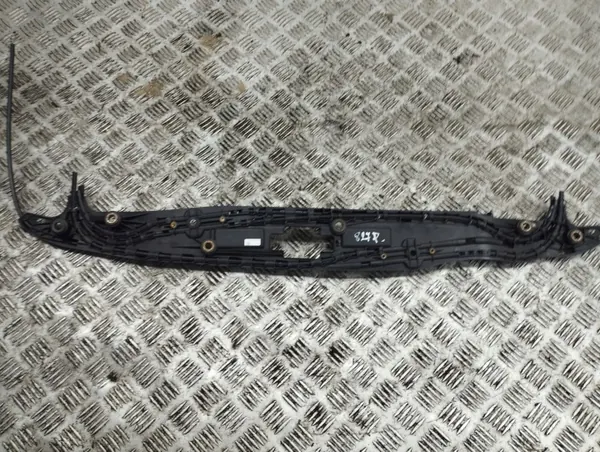 Mercedes-Benz Gurtabdeckung vorne OEM 1742508 image 2