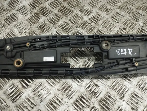 Mercedes-Benz Gurtabdeckung vorne OEM 1742508 image 6