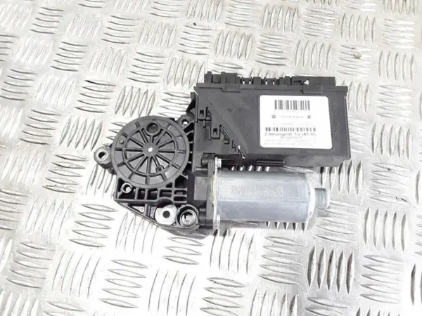 VW Phaeton vasen etuoven ikkunamoottori OEM E840311002 image 2