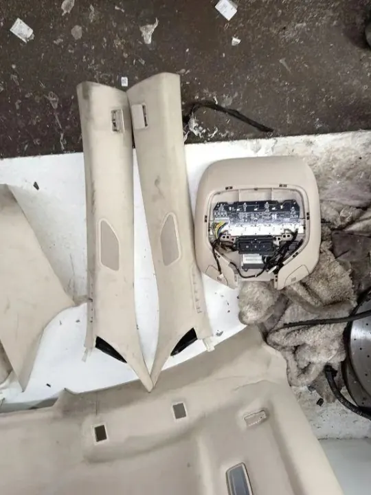 Plafonnier clair Maserati Levante OEM 06700480300 image 3
