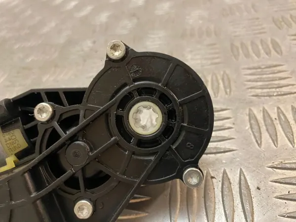 Motor de ajuste de asiento Mercedes-Benz GL X166 - Usado image 3