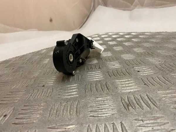 Motor de ajuste de asiento Mercedes-Benz GL X166 - Usado image 9