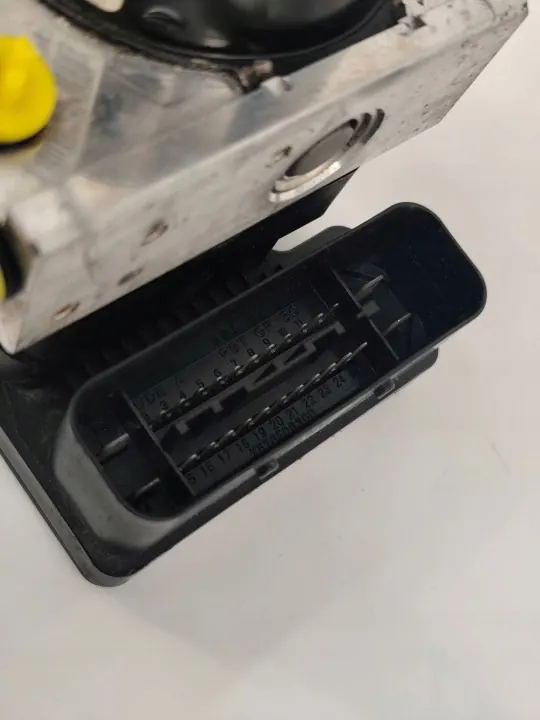 Pompe ABS OEM 06210213884 pour Suzuki Alto image 3