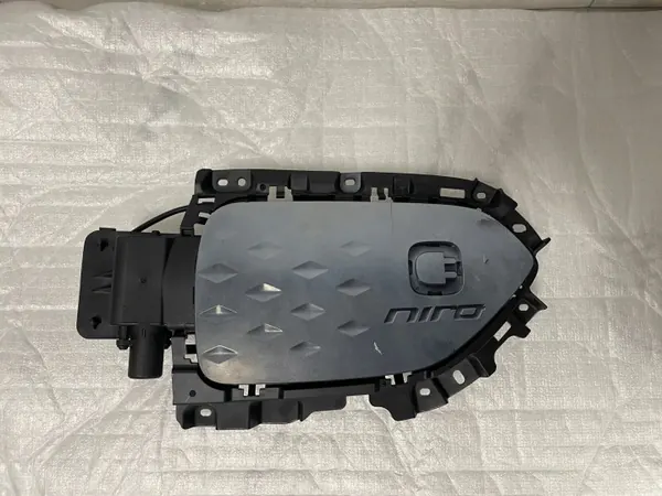Tapa de Toma de Carga Kia Niro EV OEM 86340-Q4000 image 2